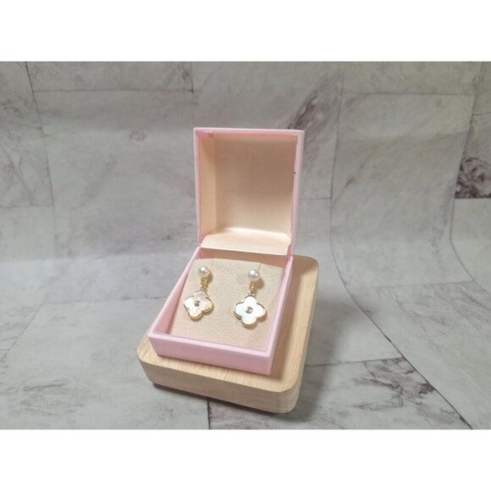 Genuine Mother of Pearl Clover White and Gold Freshwater Pearl Earrings - Picture 7 of 10